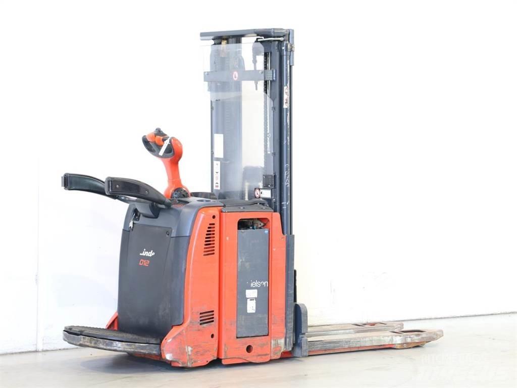 Linde D12AP/133 Empilhador para operador externo