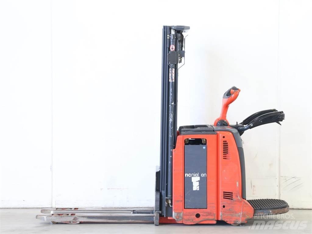 Linde D12AP/133 Empilhador para operador externo