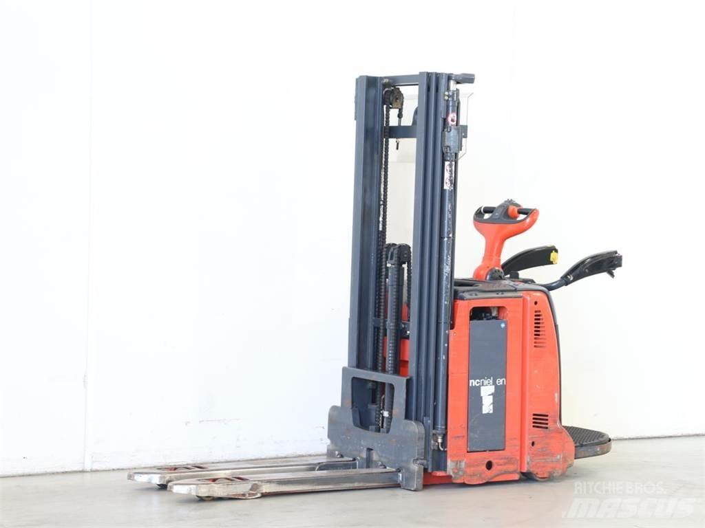 Linde D12AP/133 Empilhador para operador externo