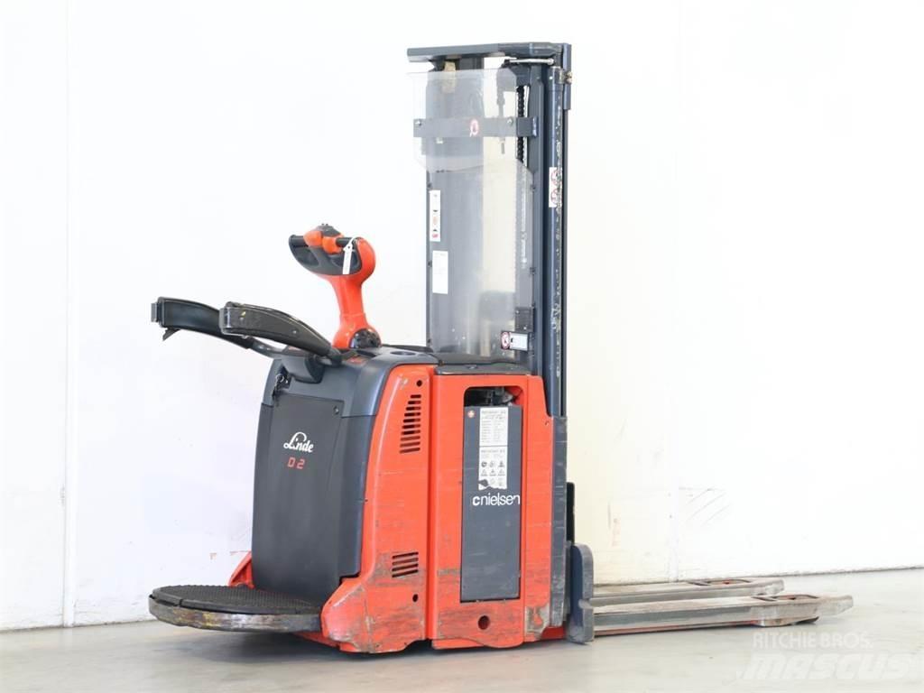 Linde D12AP/133 Empilhador para operador externo