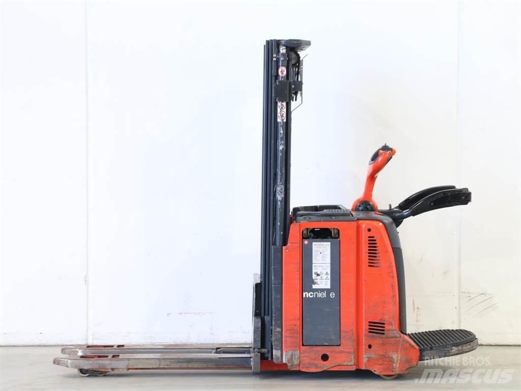 Linde D12AP/133 Empilhador para operador externo
