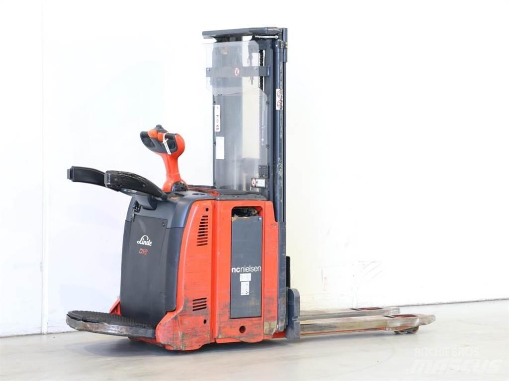 Linde D12AP/133 Empilhador para operador externo