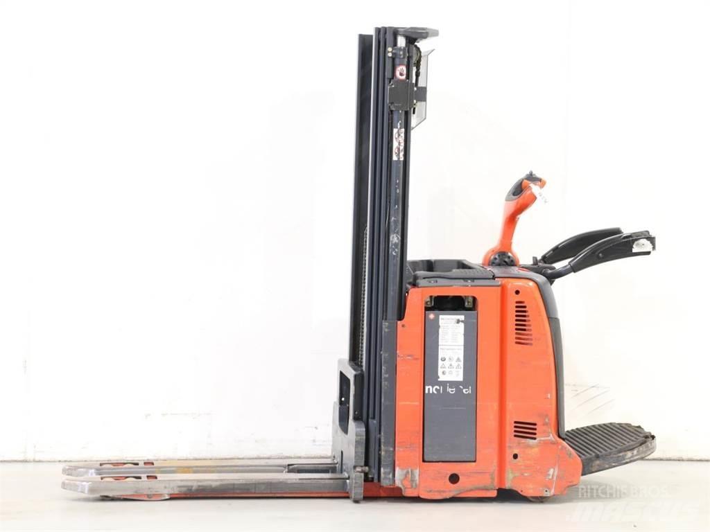 Linde D12AP/133 Empilhador para operador externo