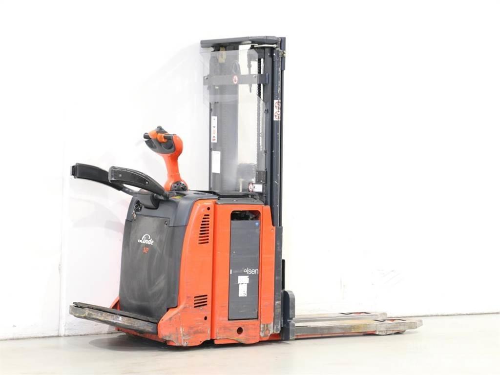 Linde D12AP/133 Empilhador para operador externo