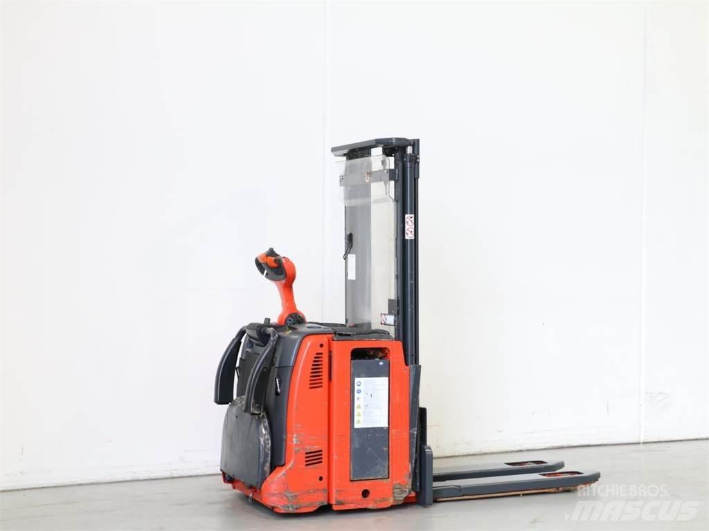 Linde D12AP/133 Empilhador para operador externo