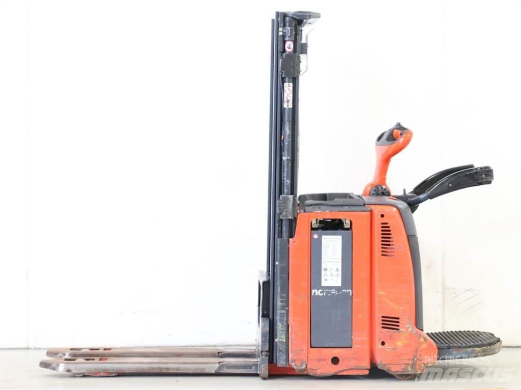 Linde D12AP/133-00 Empilhador para operador externo