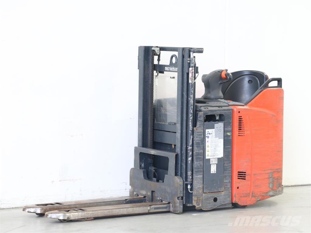 Linde D12SP/133 Empilhador para operador externo