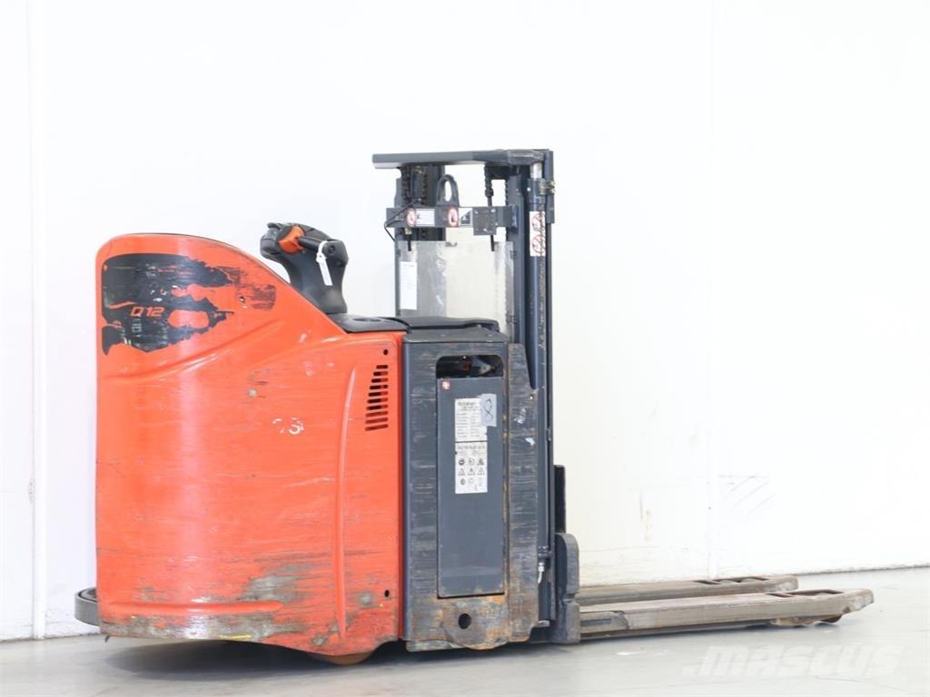 Linde D12SP/133 Empilhador para operador externo