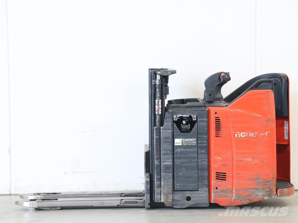 Linde D12SP/133-01 Empilhador para operador externo