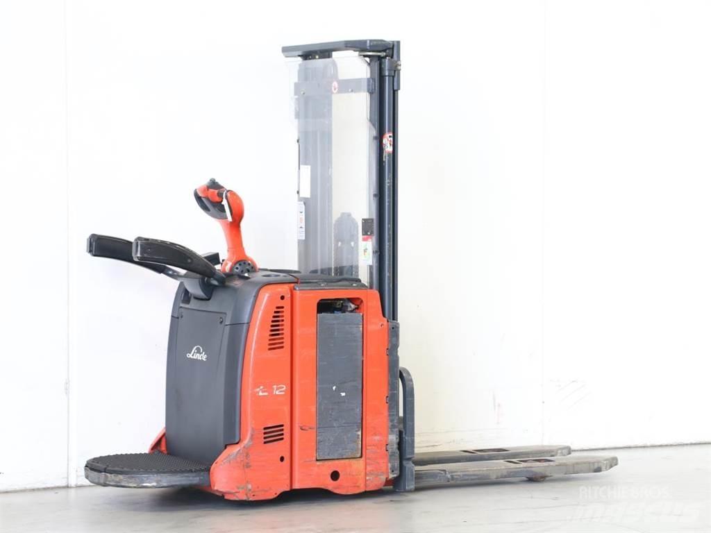 Linde L12AP/133 Empilhador para operador externo