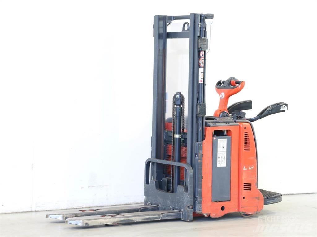 Linde L12AP/133 Empilhador para operador externo