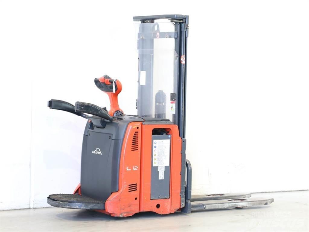 Linde L12AP/133 Empilhador para operador externo