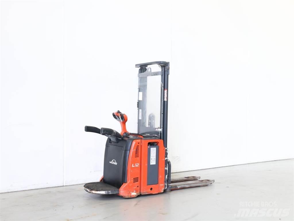 Linde L12LAP/133 Empilhador para operador externo