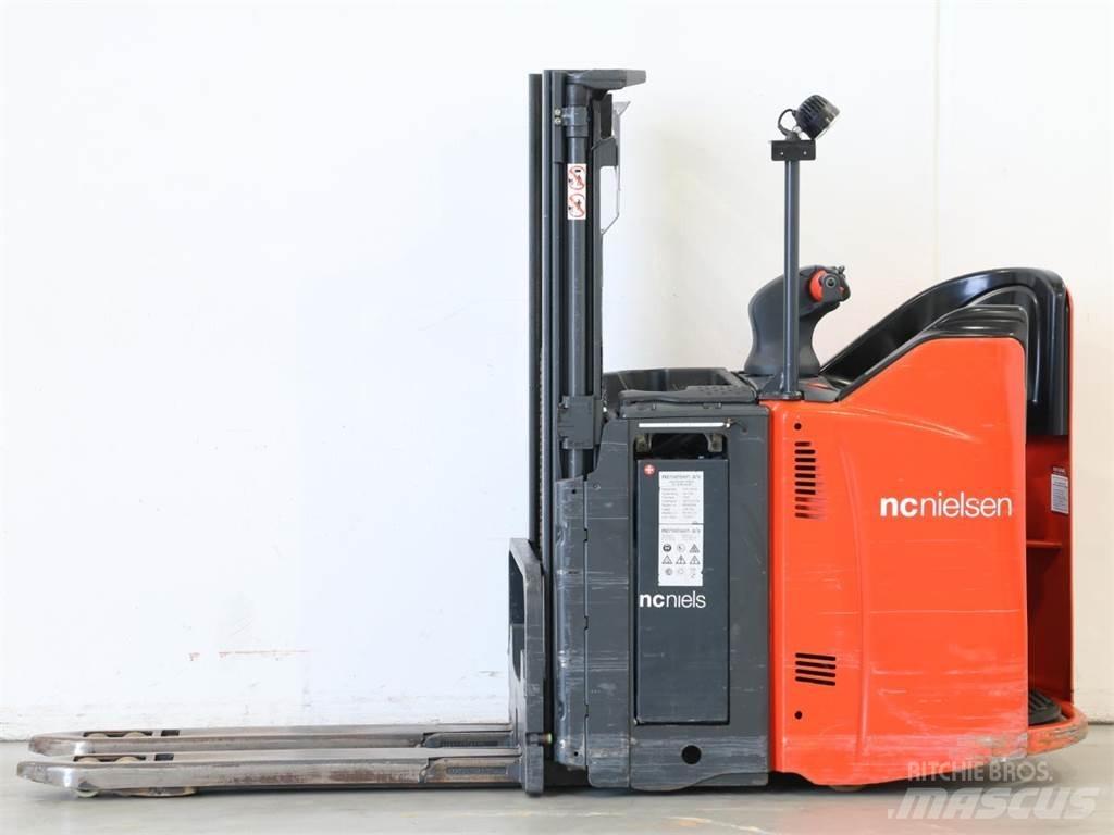 Linde L12LSP/133 Empilhador para operador externo