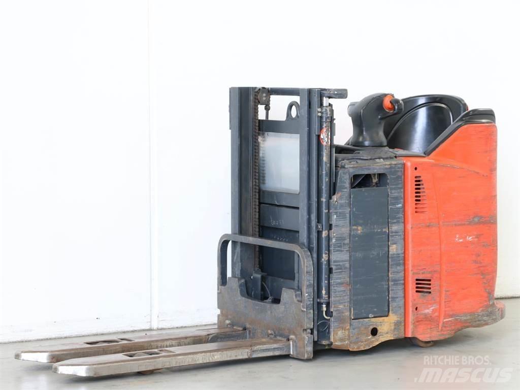 Linde L12SP/133 Empilhador para operador externo