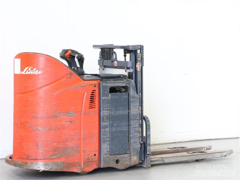 Linde L12SP/133 Empilhador para operador externo