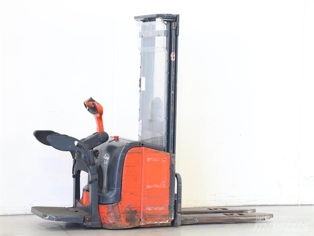 Linde L14API/372 Empilhador para operador externo