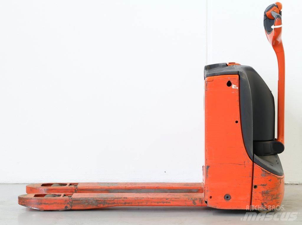 Linde T16/1152 Empilhador para operador externo