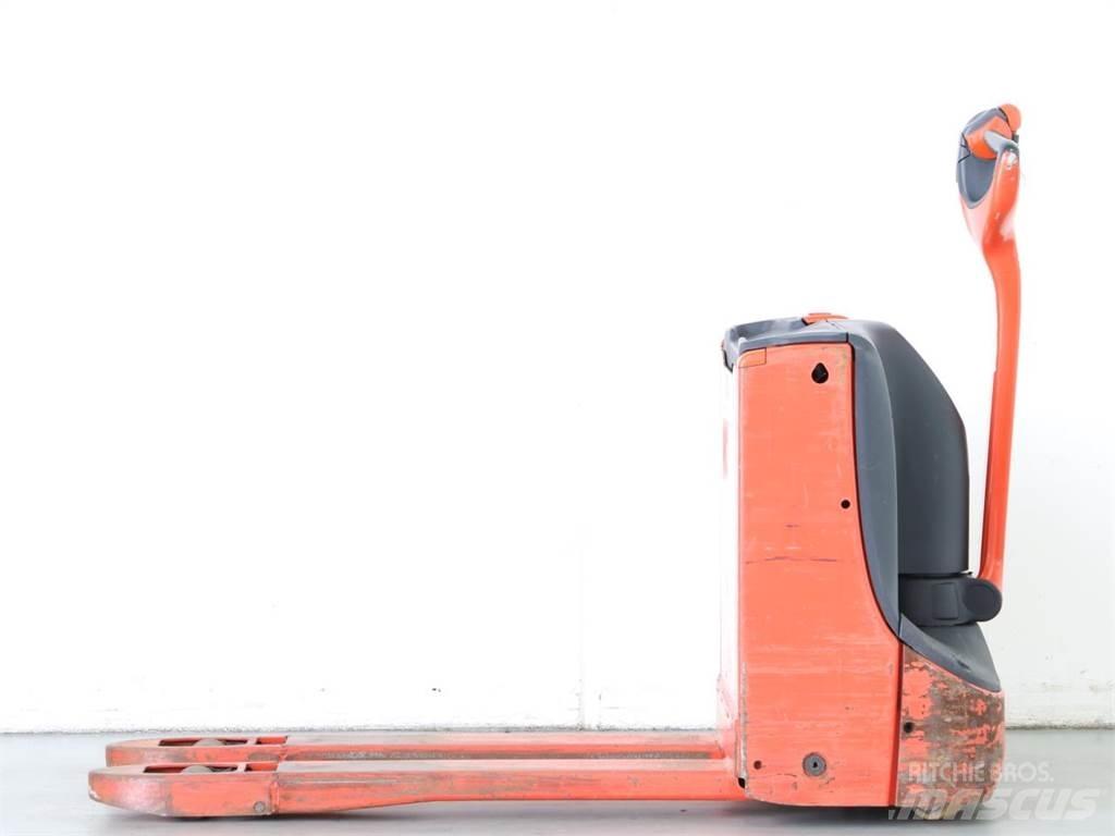 Linde T16/1152 Empilhador para operador externo