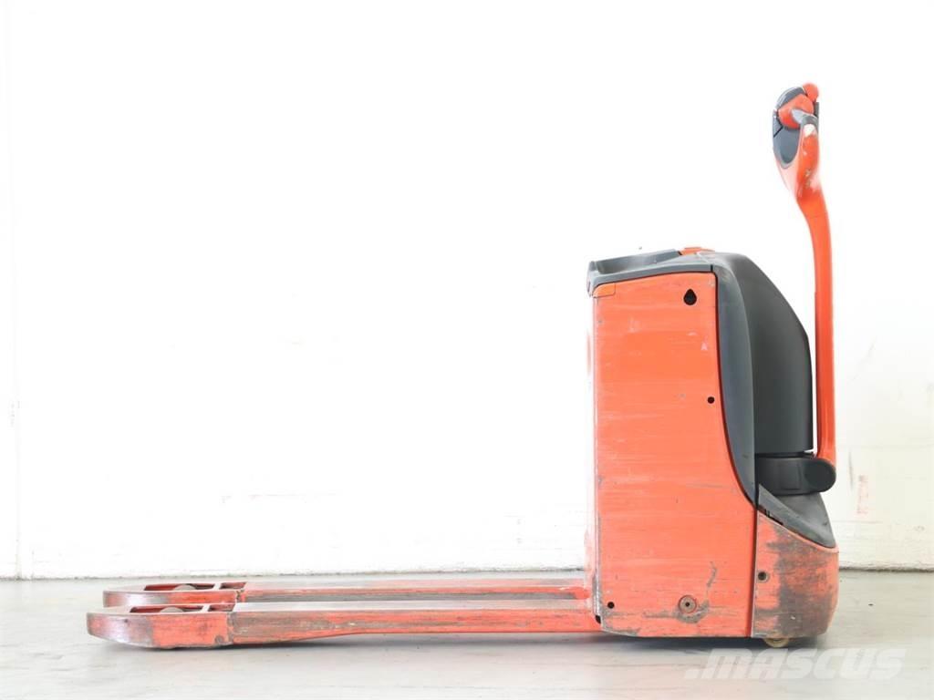 Linde T16/1152-00 Empilhador para operador externo