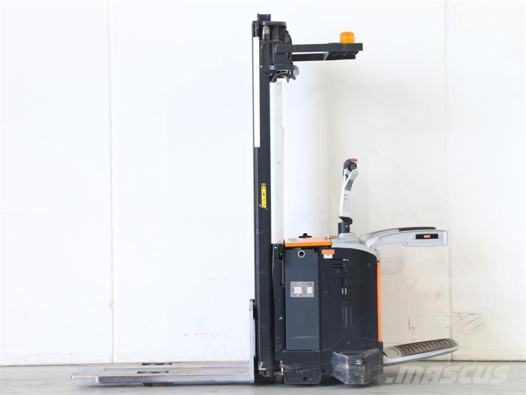 Rocla SP16AC TF5400 Empilhador para operador externo