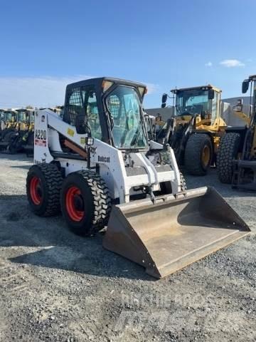 Bobcat A220 Carregadoras de direcção deslizante