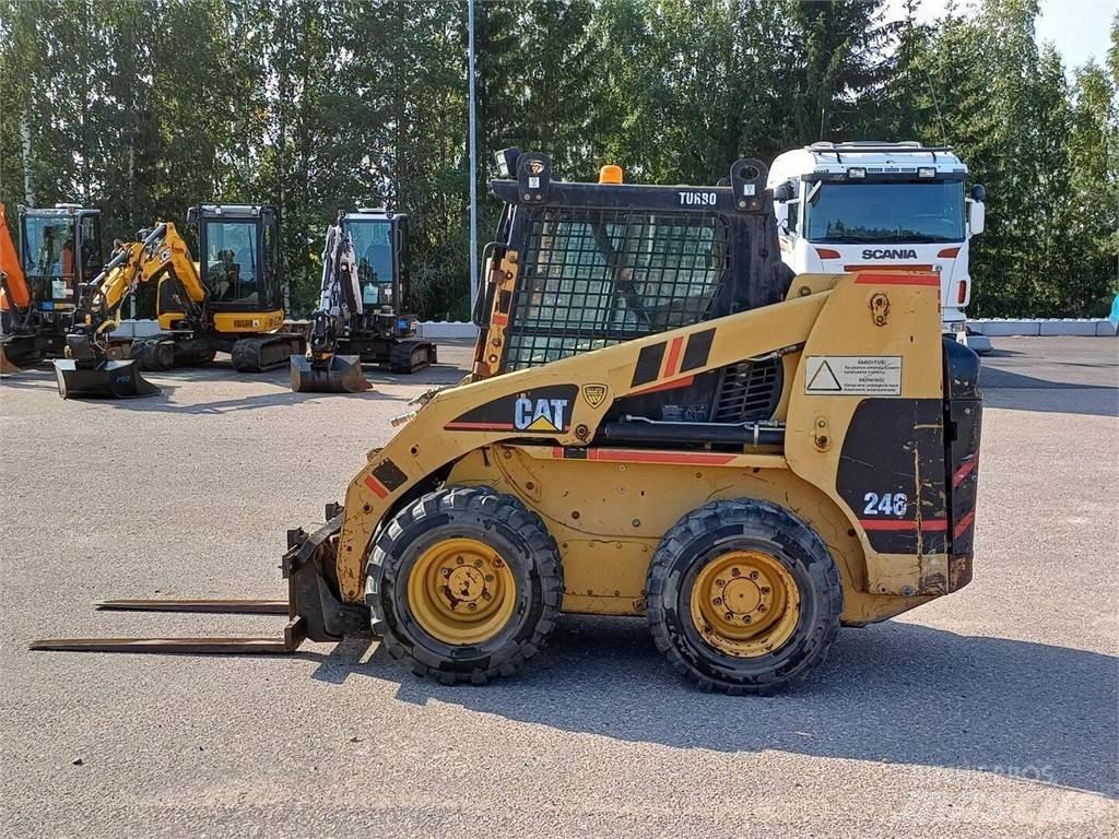 CAT 246 Carregadoras de direcção deslizante