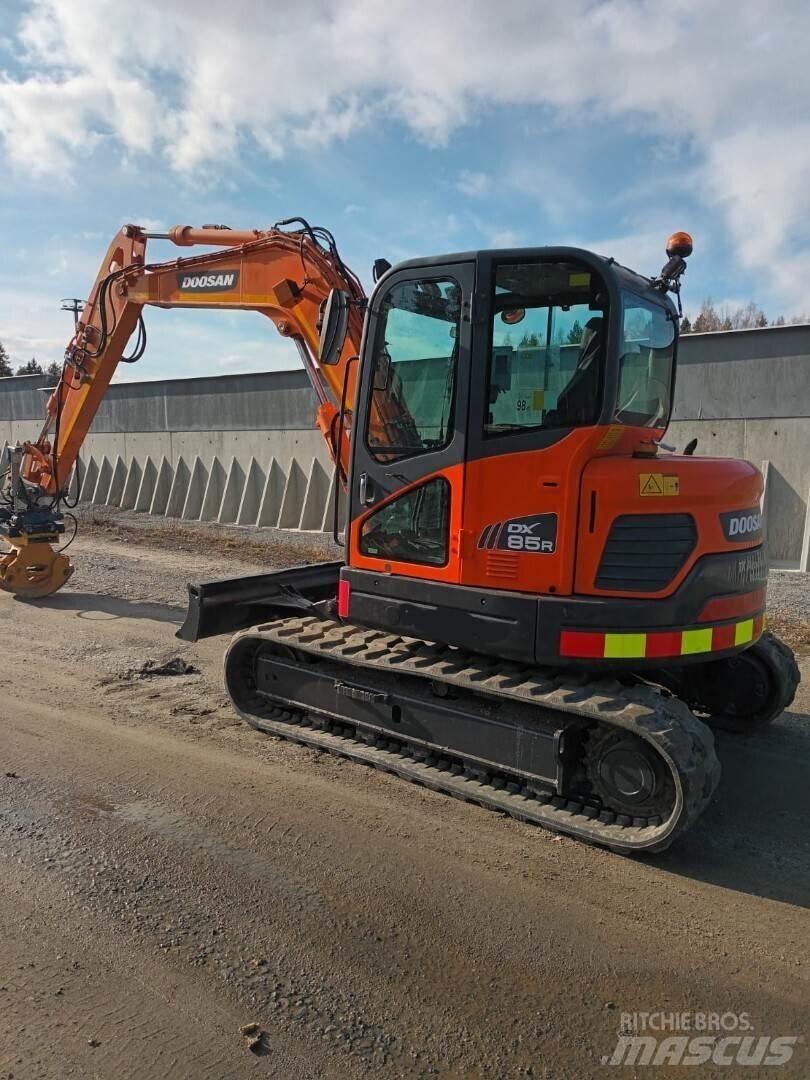 Doosan DX85 R Escavadoras Midi 7t - 12t