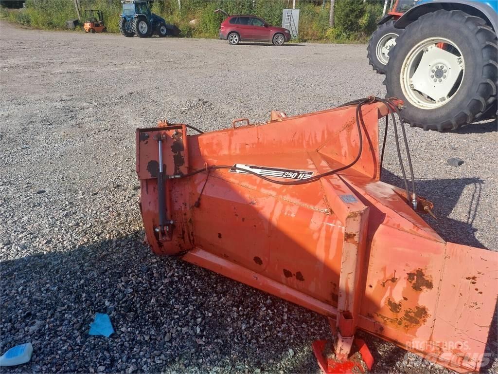 Esko 251 Outros limpa-neves e máquinas de limpeza viária