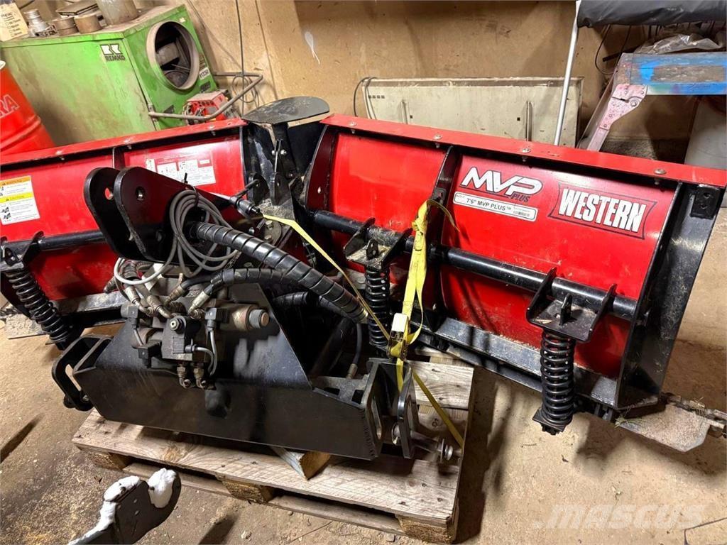 Hilltip Aura Lâminas de neve e arados