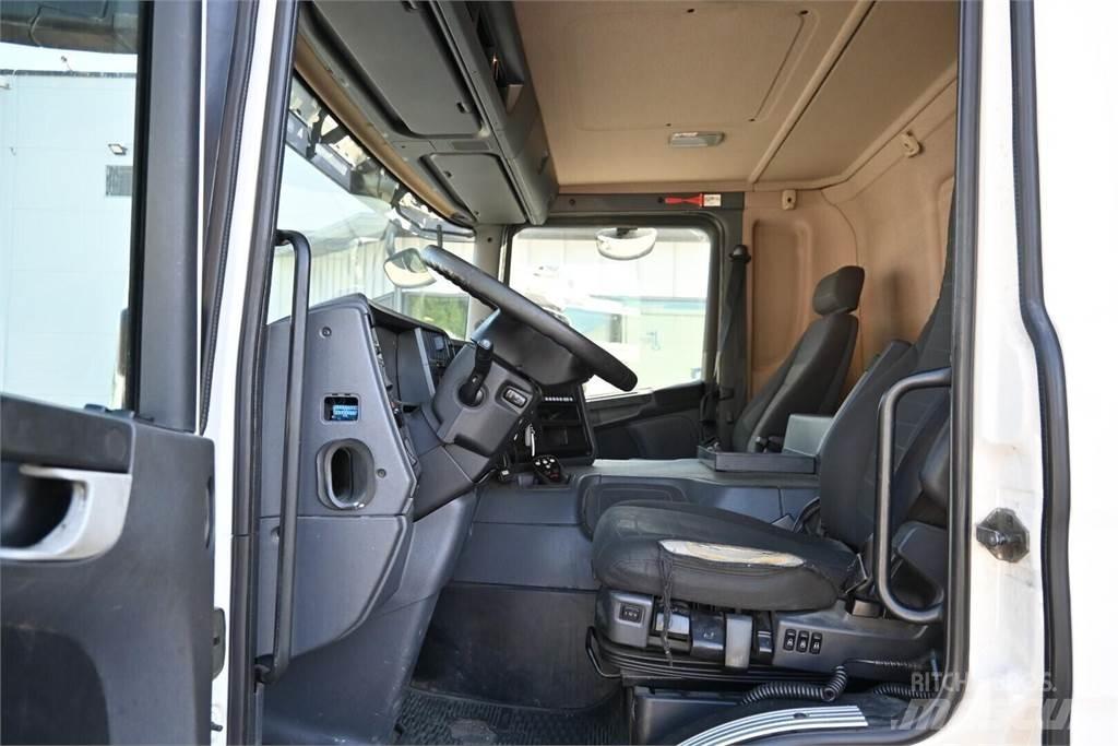 Scania P320 4x2 Camiões de caixa fechada