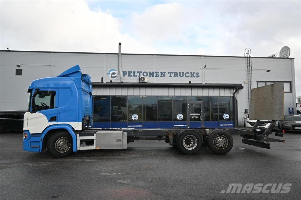 Scania P370 6x2*4 Camiões de chassis e cabine