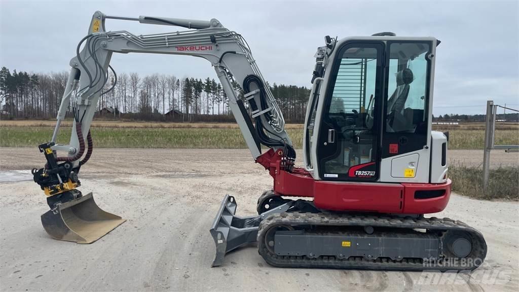 Takeuchi TB257FR Mini Escavadoras <7t
