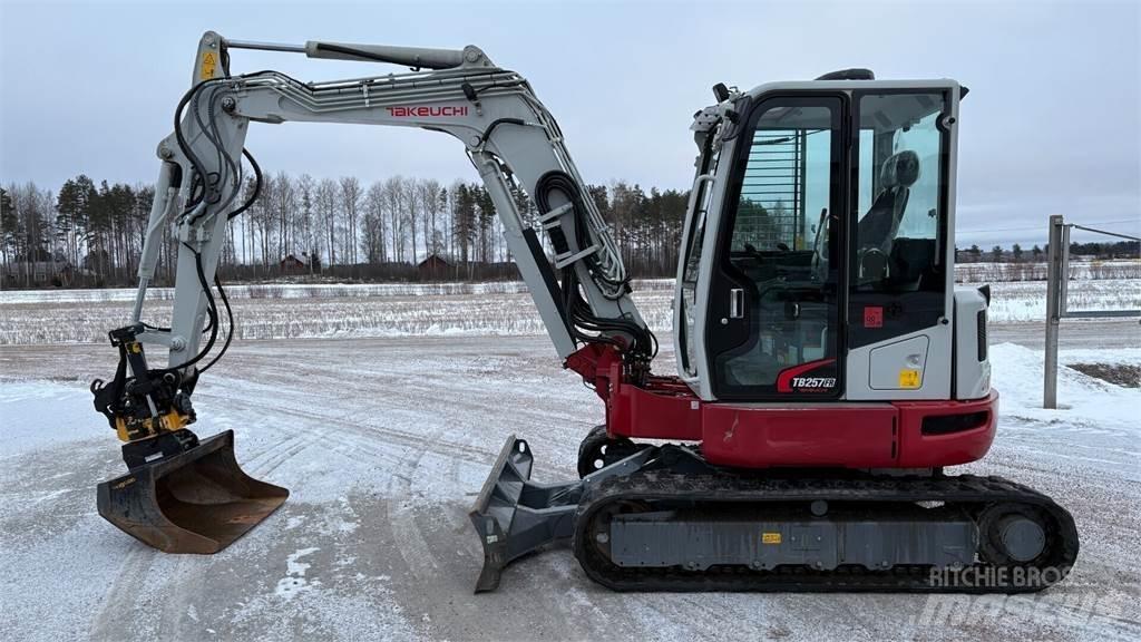 Takeuchi TB257FR Mini Escavadoras <7t