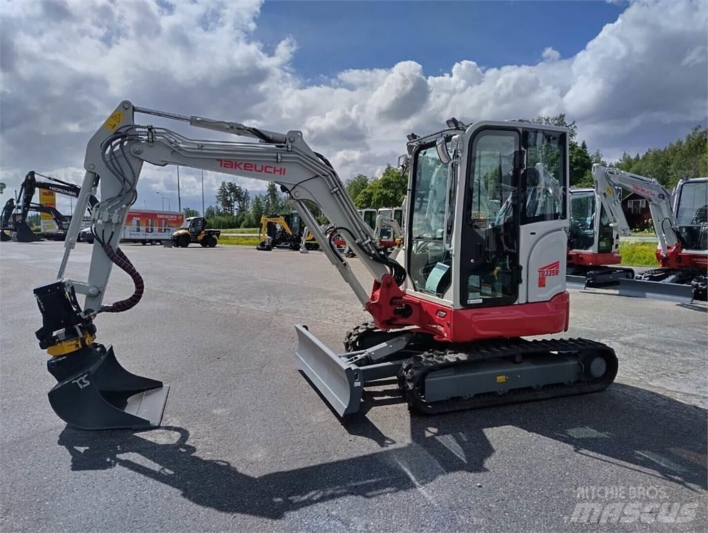 Takeuchi TB335R Mini Escavadoras <7t