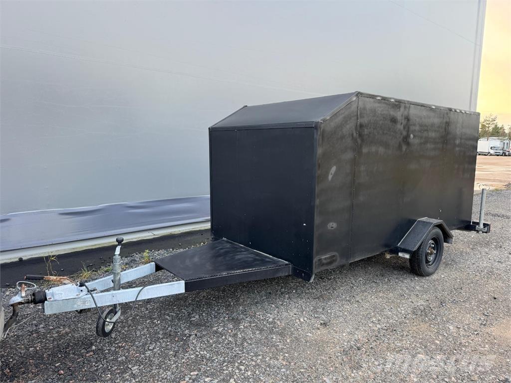  Umpiperäkärry Reboques Leves