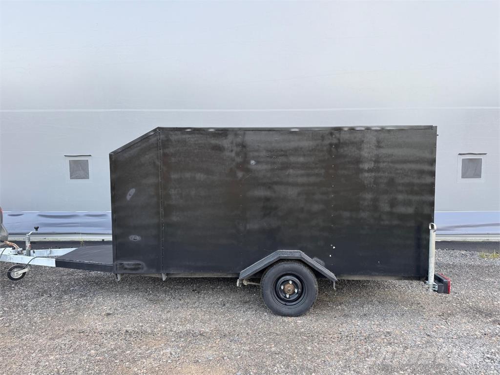  Umpiperäkärry Reboques Leves