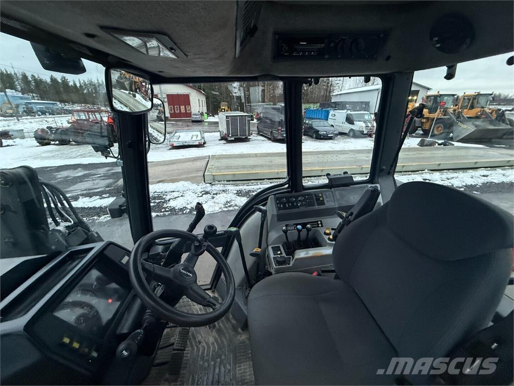 Valmet 8100 Turbo Tratores Agrícolas usados