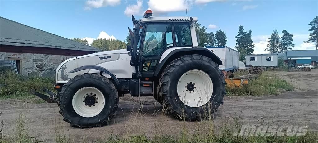 Valtra T 180 Tratores Agrícolas usados
