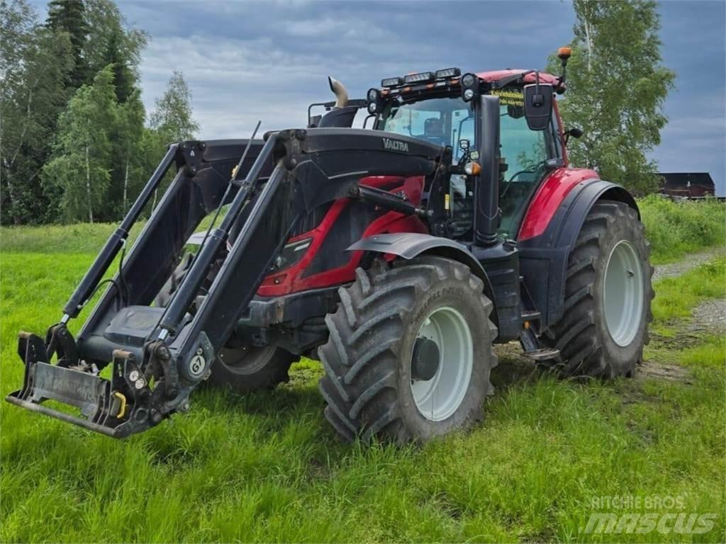 Valtra T144 Versu Tratores Agrícolas usados