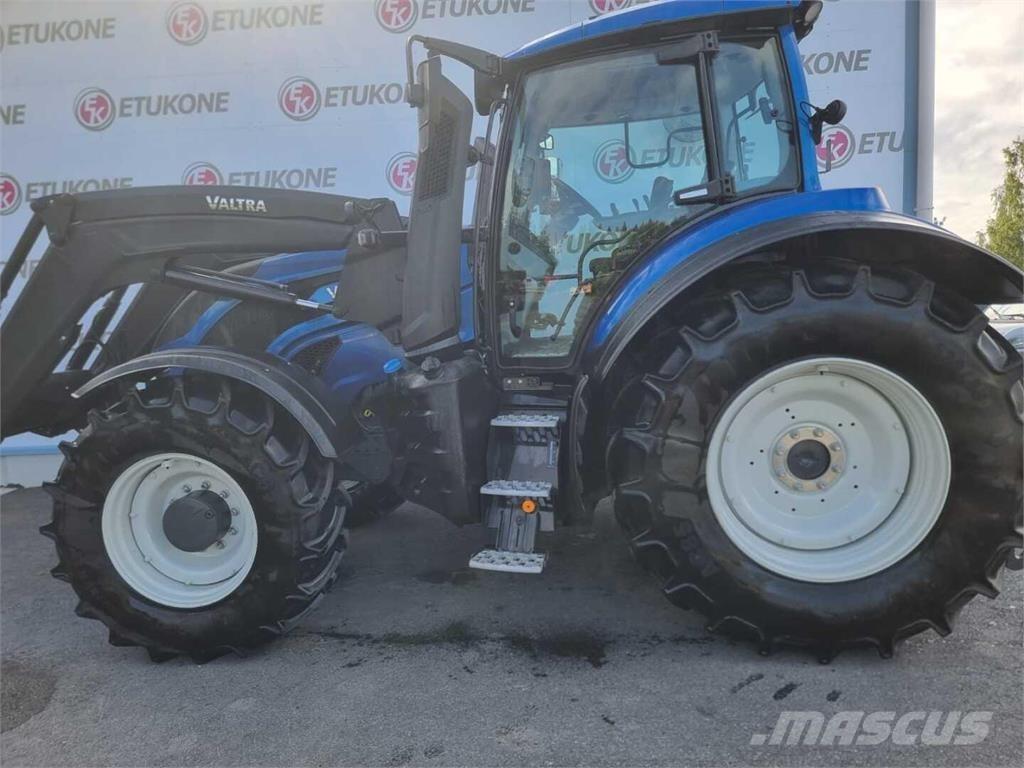 Valtra T145 Tratores Agrícolas usados