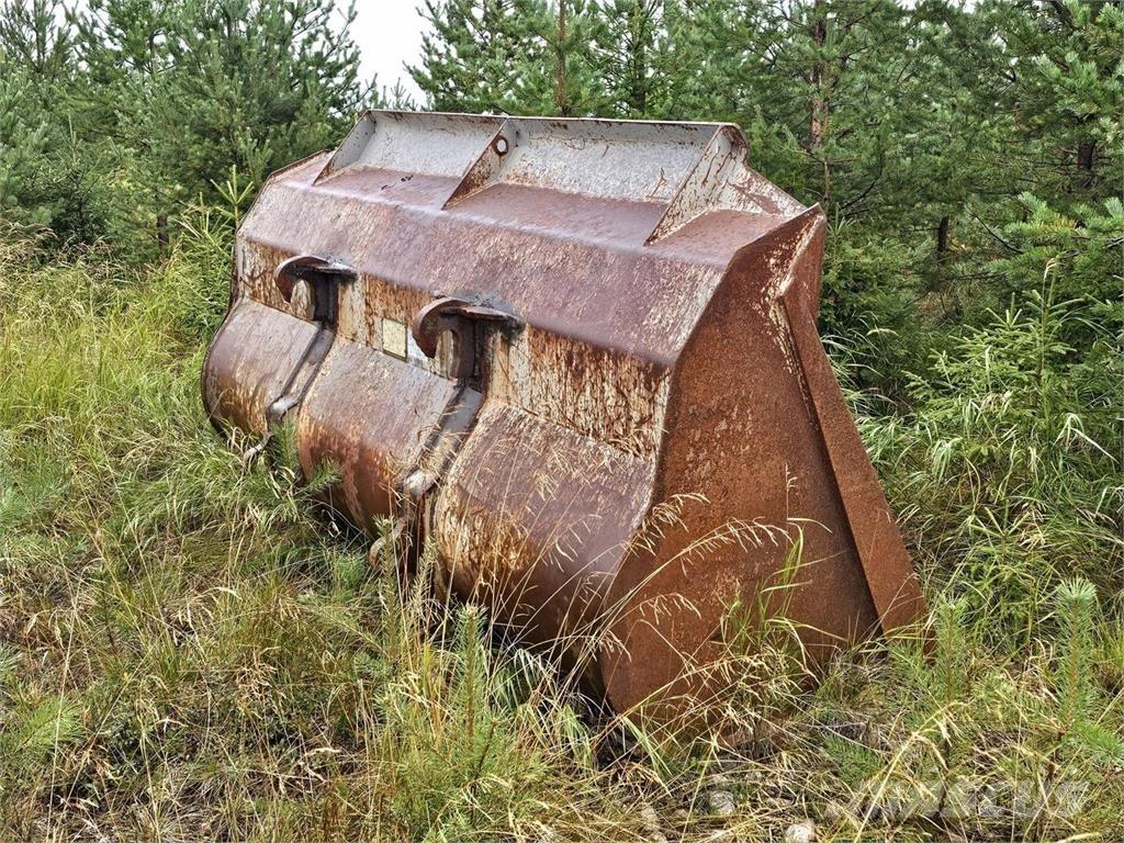 Volvo BM Maakauha Baldes