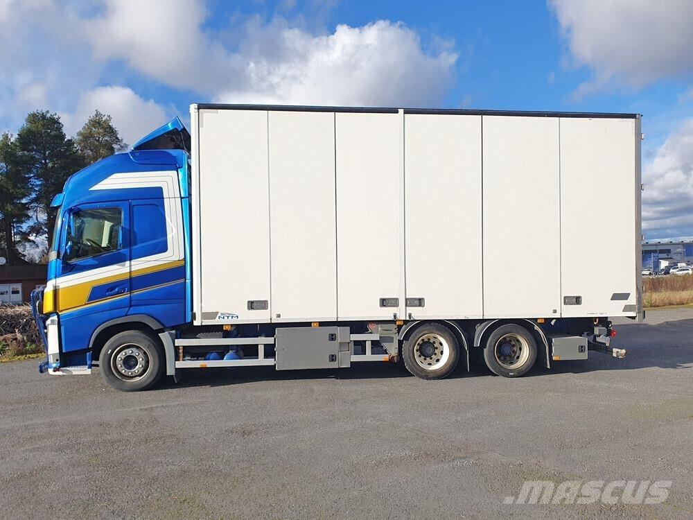 Volvo FH16 6x2 -17 Camiões de caixa fechada