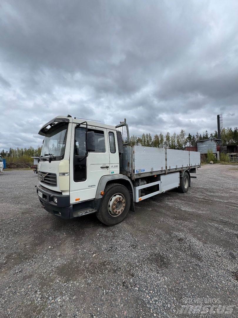 Volvo FL6 Camiões estrado/caixa aberta