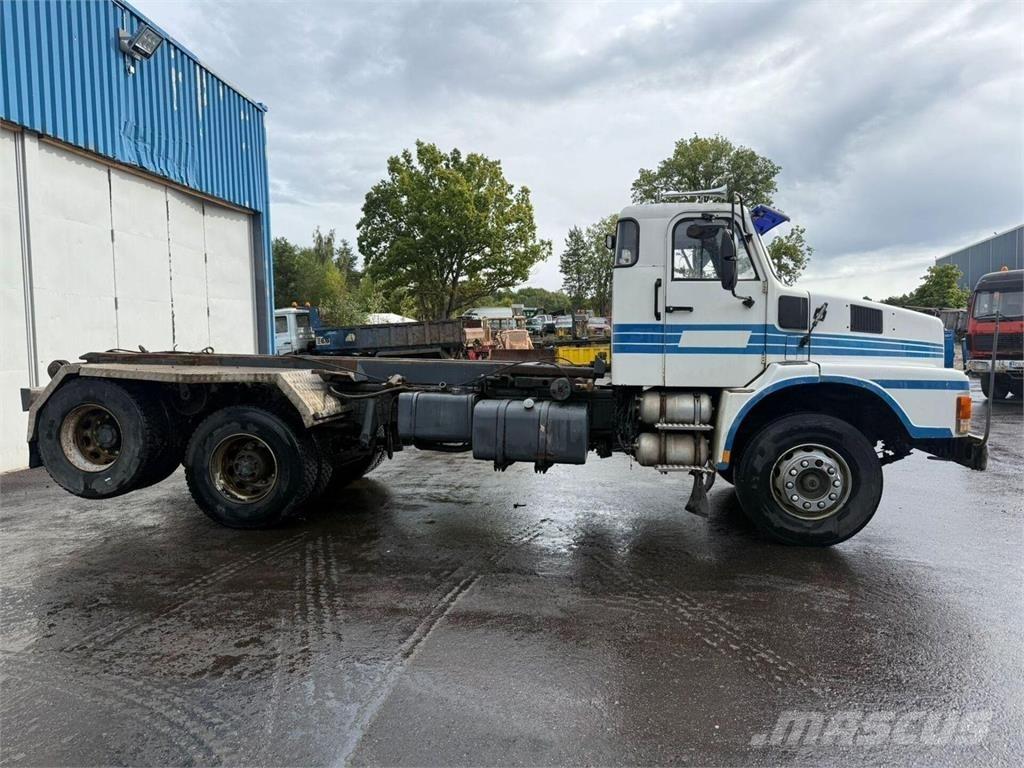 Volvo N10 6x2 Camiões Ampliroll