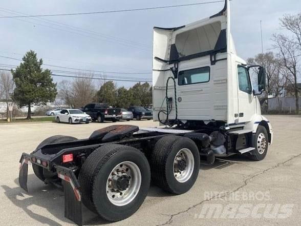 Volvo VNL64T300 Tractores (camiões)