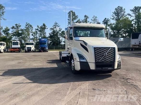 Volvo VNL64T300 Tractores (camiões)