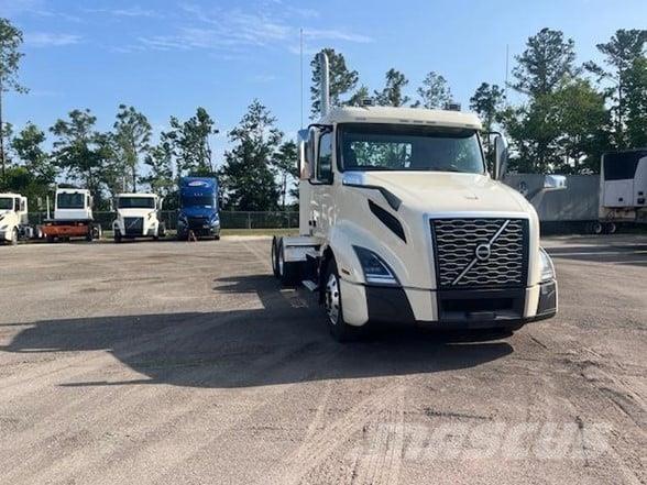 Volvo VNL64T300 Tractores (camiões)