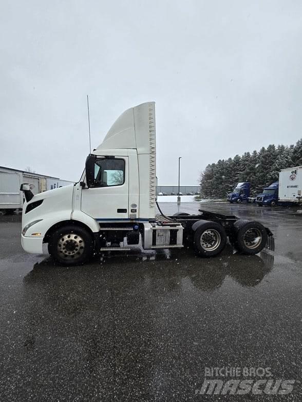 Volvo VNR64T300 Tractores (camiões)