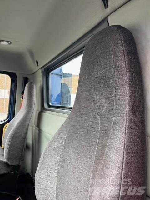 Volvo VNR64T300 Tractores (camiões)